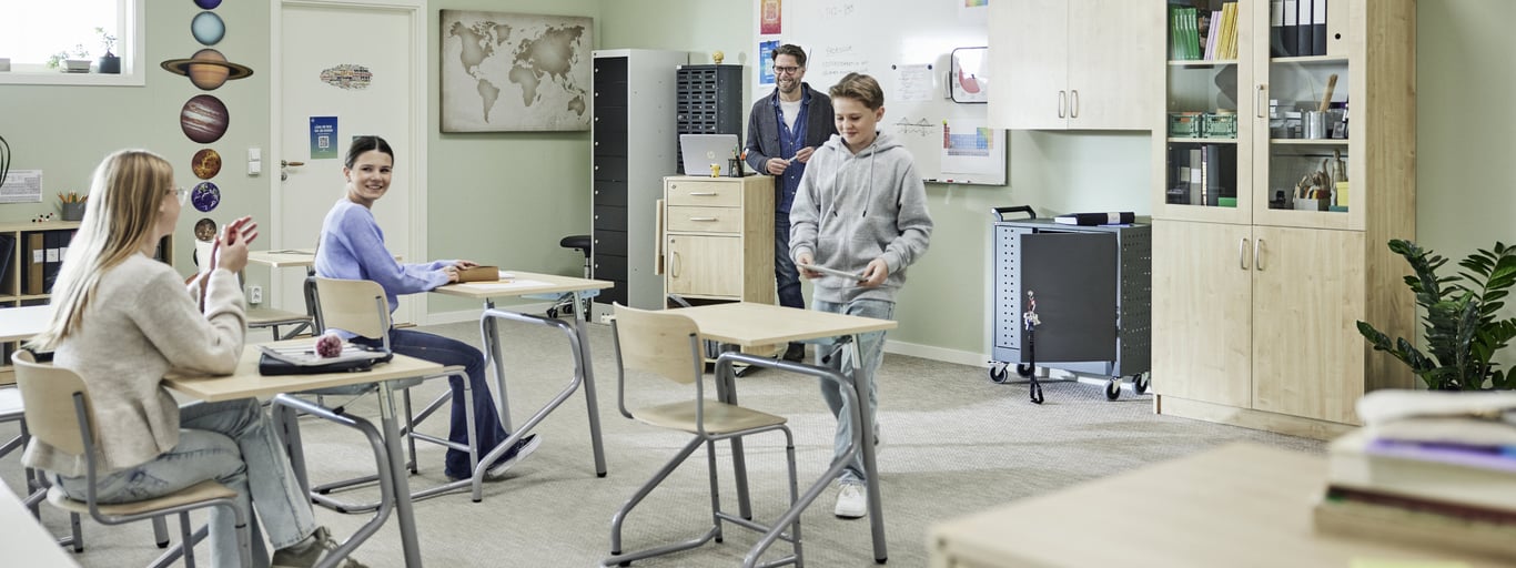 How to store mobile phones in school under the new phone-free law 