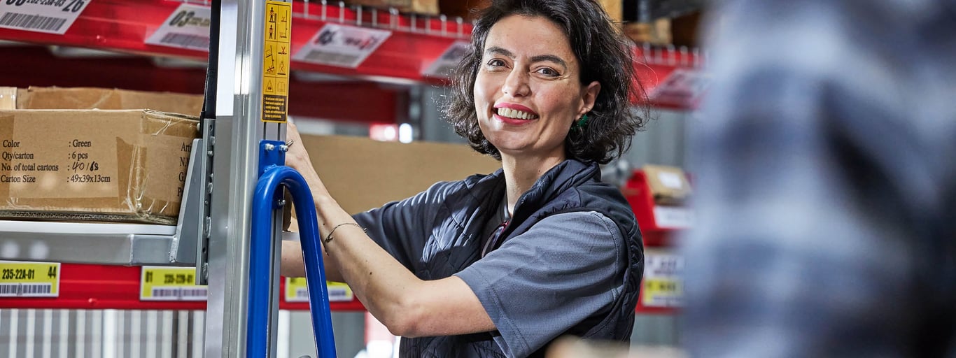 How to lift correctly and avoid straining your body