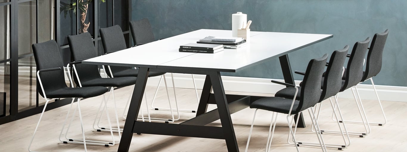 Nomad - jednací stoly