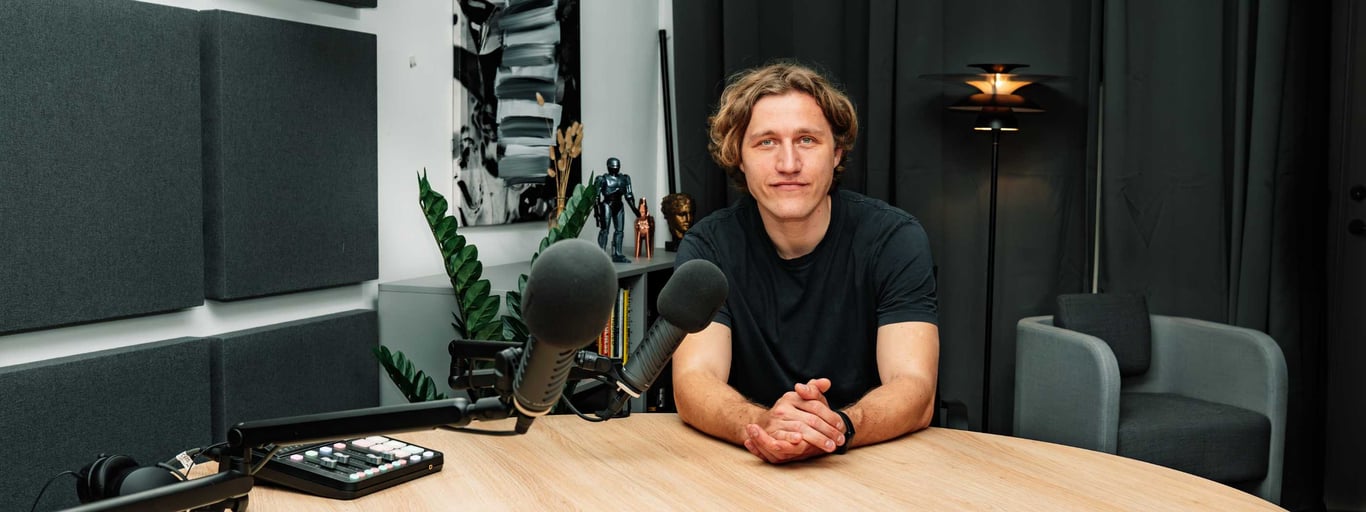 AJ Produkter bygger splinternyt studie for populær podcaster