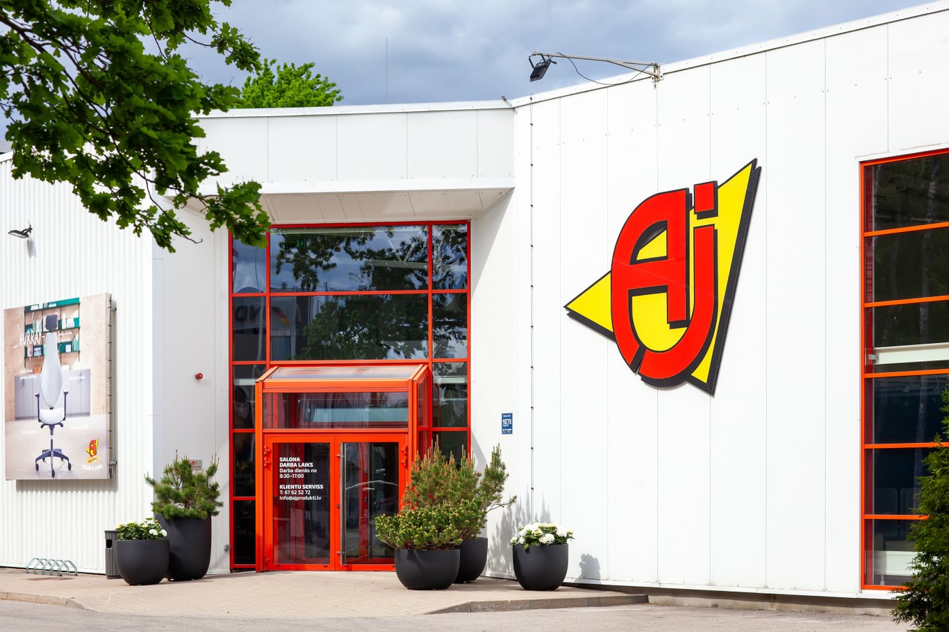 AJ Produkti salona ēka