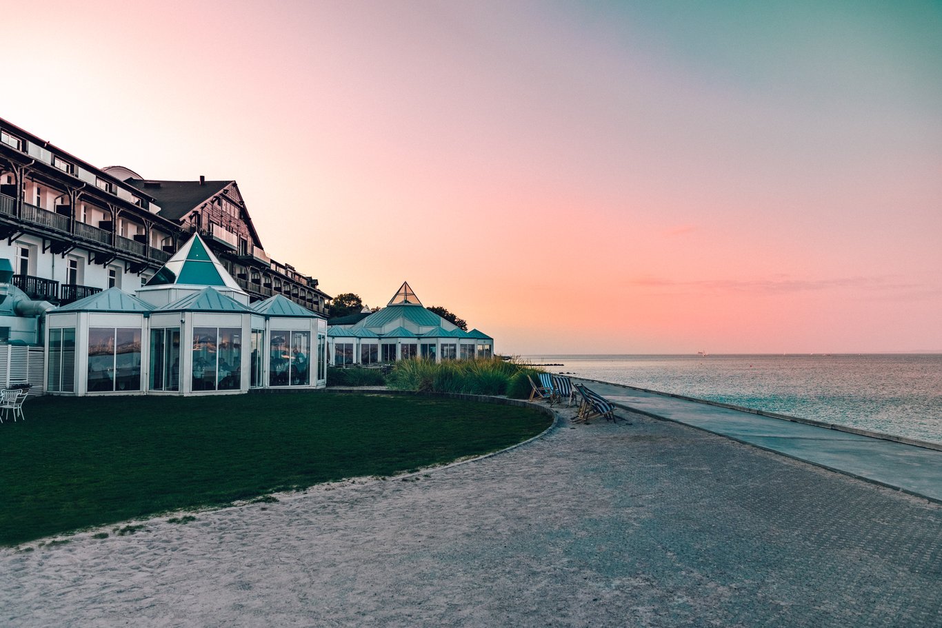 Marienlyst Strandhotel i solnedgangen