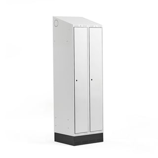 Omklædningsskab CLASSIC, skråt tag, sokkel, 2 sektioner, 2050x600x550 mm, grå