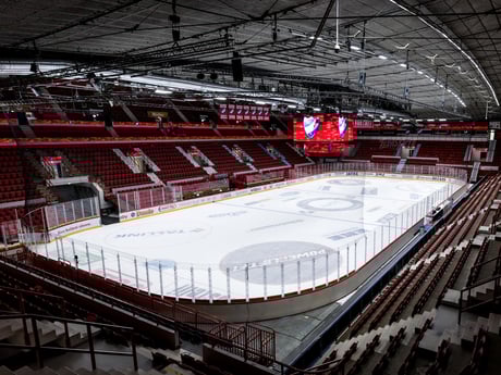 HIFK ja AJ Tuotteet – pitkäaikaista yhteistyötä arjen kalustehankinnoista areenan laidalle