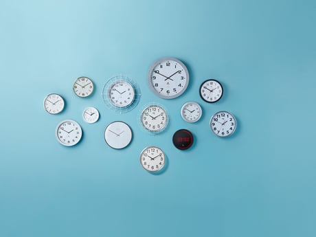 Hodiny do kanceláře by měly být designové a účelné zároveň