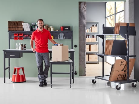 Optimiere den Verpackungsprozess mit einer ergonomischen Kommissionierstation