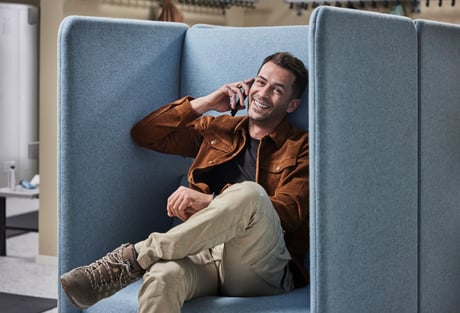 Kontormiljø med lyddempende innredning