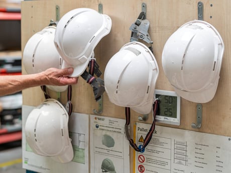 Weiße Helme in der Industrie