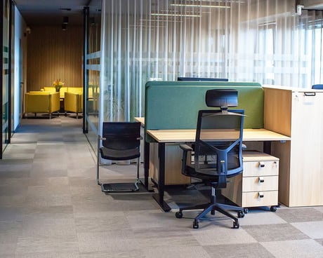 Moderns biroja interjers ar AJ Produkti mēblēm