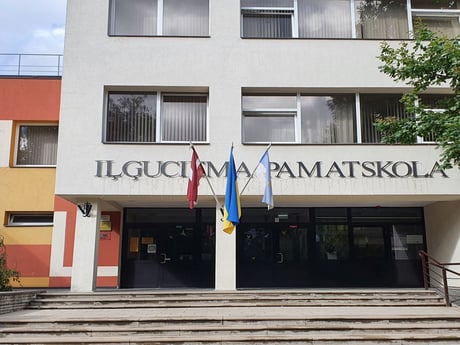 300 skapīši pēc individuāla pasūtījuma – Rīgas Iļģuciema pamatskola