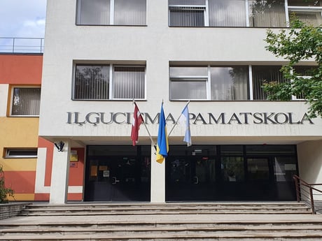 300 skapīši pēc individuāla pasūtījuma – Rīgas Iļģuciema pamatskola