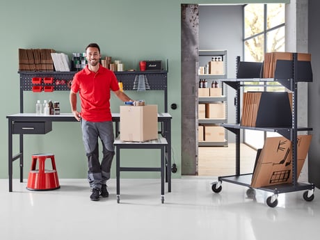 Optimiere den Verpackungsprozess mit einer ergonomischen Kommissionierstation