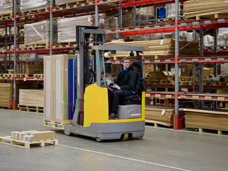 Kuidas taltsutada töökoha “kõige ohtlikumat masinat” – viis nõuannet turvalisema lao loomiseks