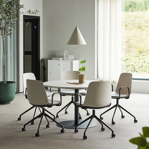 VERTICUS – kestävä ja monikäyttöinen pylväspöytäsarja