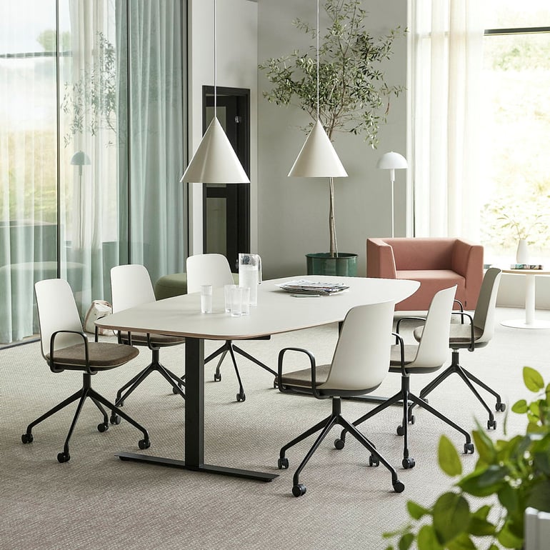 A  meeting room with furniture set NOVUS + LANGFORD
