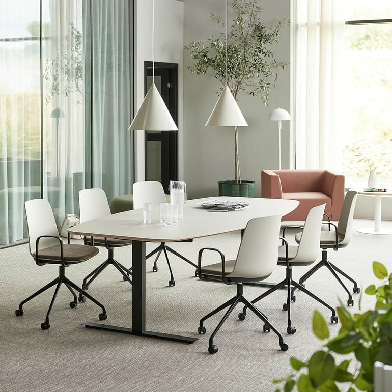 A meeting room with furniture set NOVUS + LANGFORD