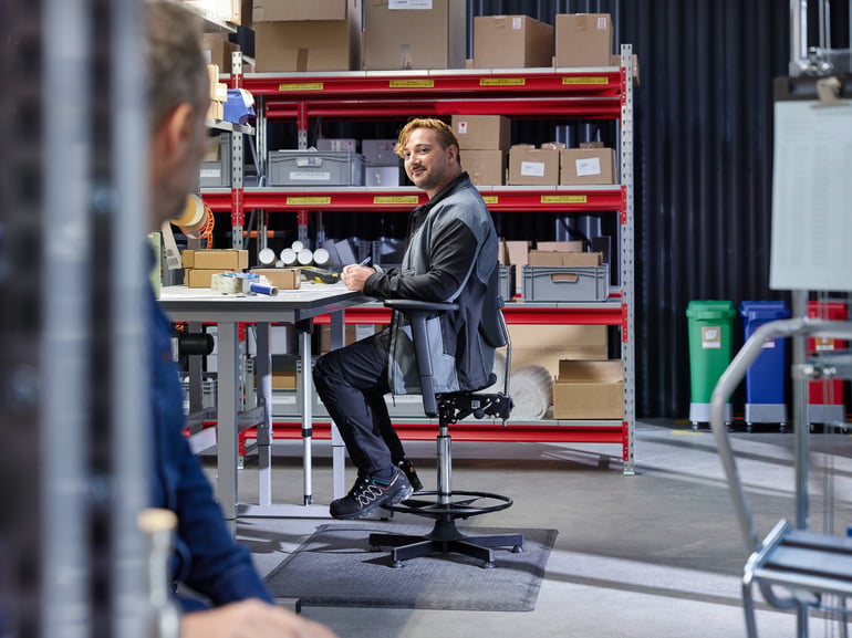 Guide to help you choose the right draughtsman or factory chair