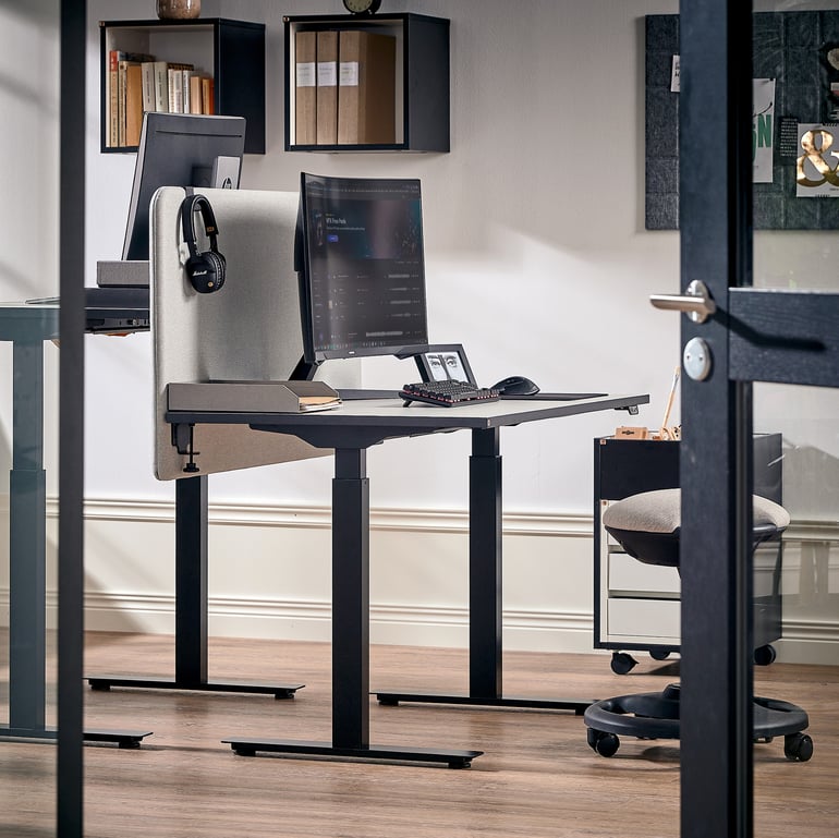 Space-saving Height adjustable desk NOMAD