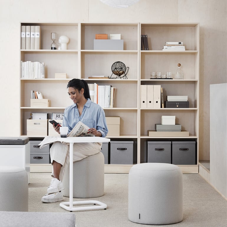 Åpne bokhyller som forbedrer lydmiljøet