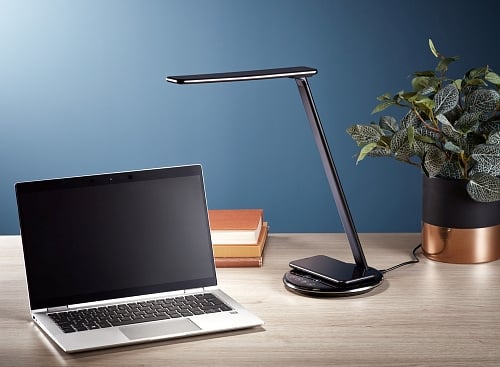 Smart skrivebordslampe med ladefunskjon til mobil