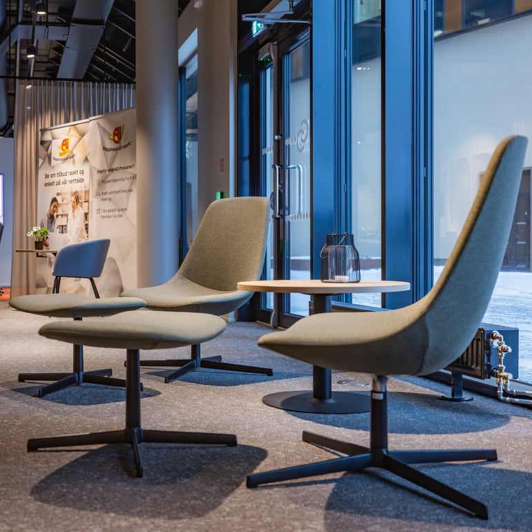 Loungestoler i showroom