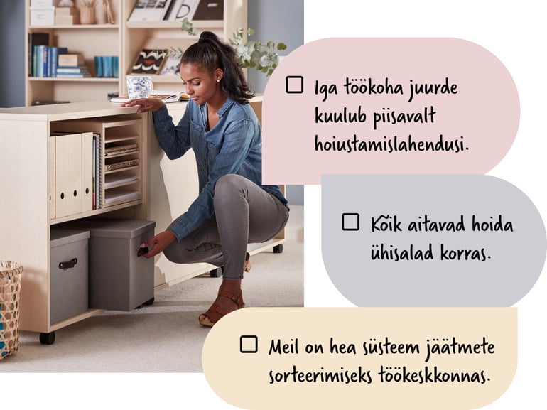 Naine tõmbab dokumendikasti riiulist välja
