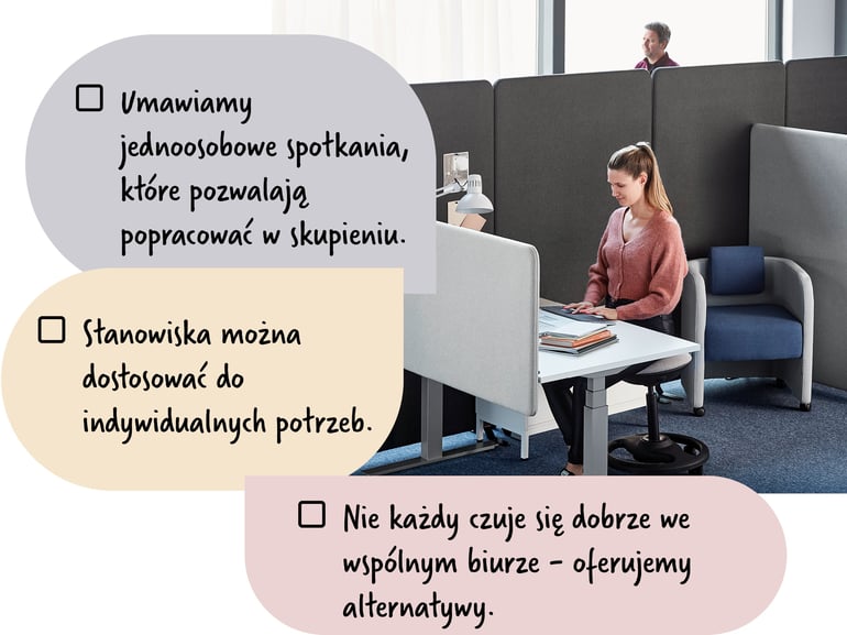 Kobieta siedząca przy biurku w dźwiękoszczelnym środowisku biurowym