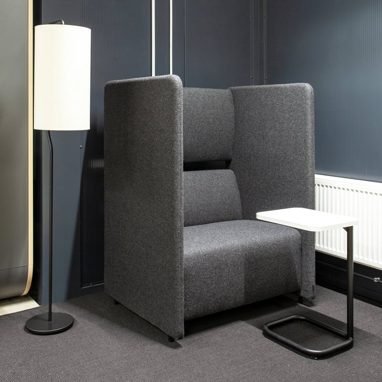 Skaņu absorbējošs atzveltnes krēsls