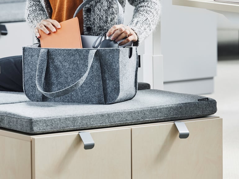 QBUS mööbliseeria kasetooni istmemoodul halli istmepadja ja kahe sahtliga