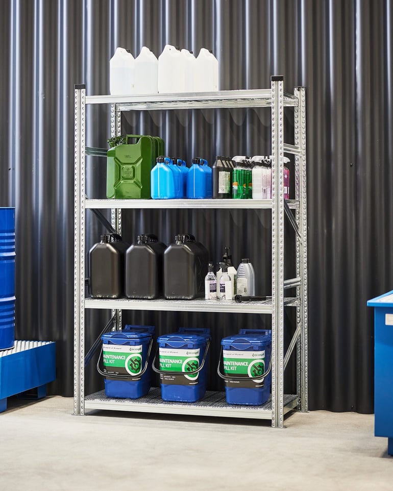 Regál na chemikálie