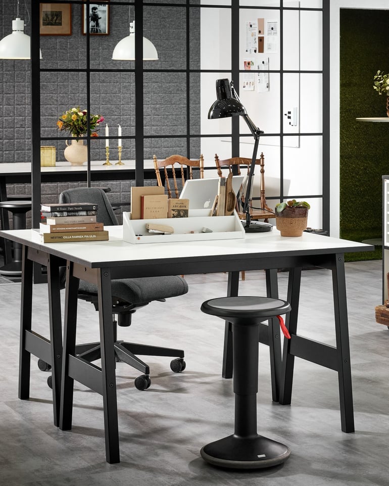 Balanční stolička UP v kanceláři