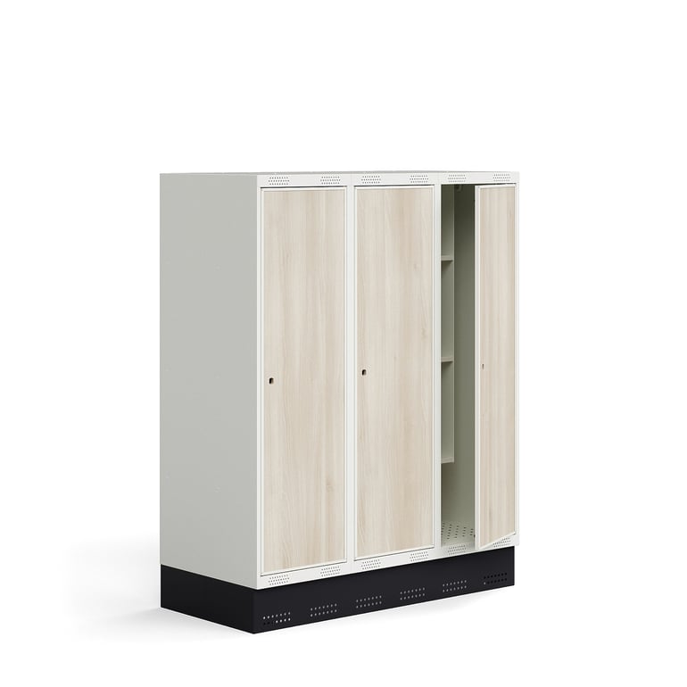 Šatňová skrinka ROZ, 3 sekcie, 3 dvere, so soklom, 1510x1200x550 mm, jaseň