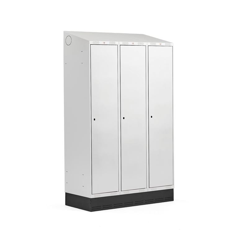 Levně Šatní skříňka CLASSIC, šikmá střecha, se soklem, 3 sekce, 2050x1200x550 mm, šedé dveře