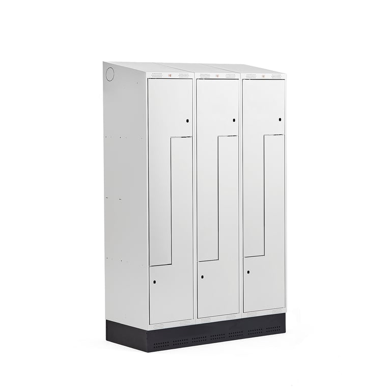 Levně Šatní skříňka CLASSIC Z, šikmá střecha, se soklem, 3 sekce, 6 dveří, 2050x1200x550 mm, šedé dveře