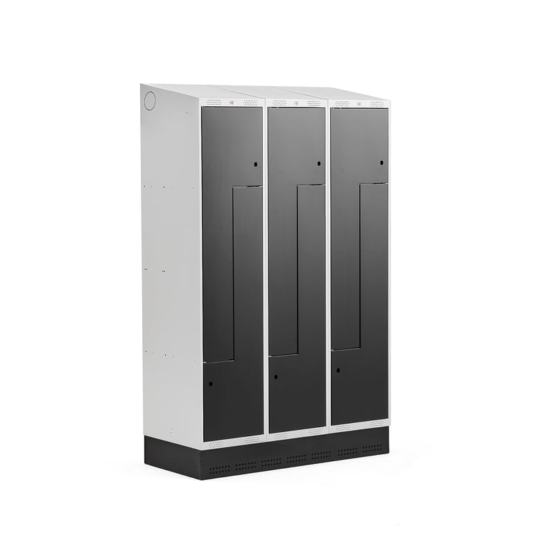 Levně Šatní skříňka CLASSIC Z, šikmá střecha, se soklem, 3 sekce, 6 dveří, 2050x1200x550 mm, černé dveře