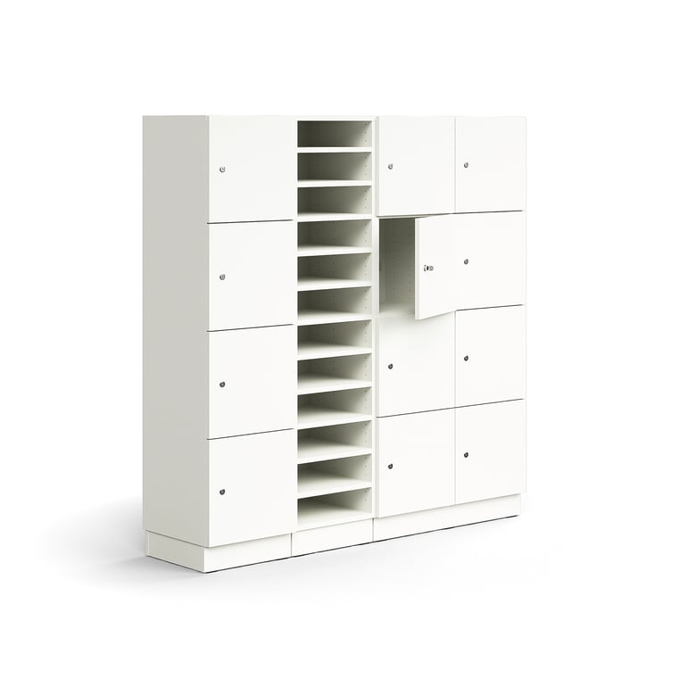 Levně Třídicí regál QBUS, 11 polic, 12 uzamykatelných boxů, sokl, 1636x1600x420 mm, bříza