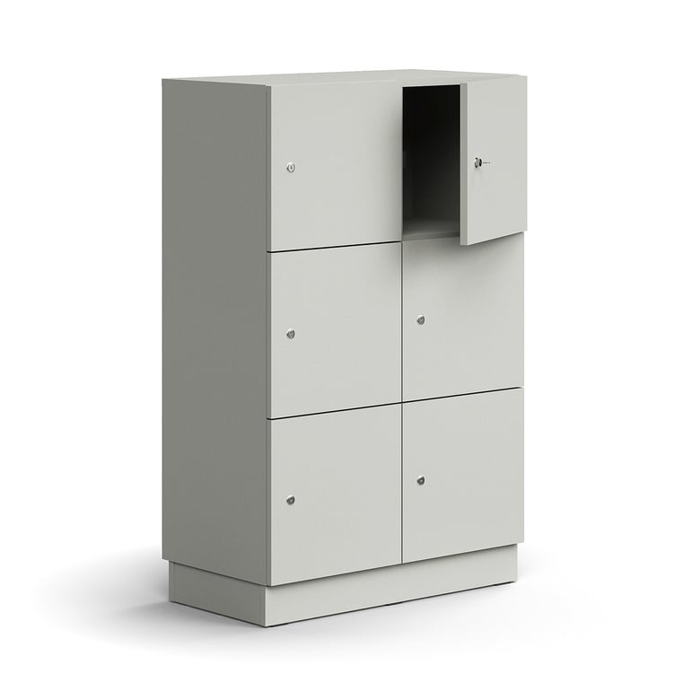 Levně Skříň QBUS, 6 uzamykatelných boxů, sokl, 1252x800x420 mm, světle šedá