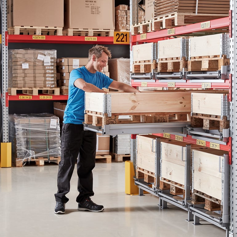 Pull-out pallet cradle, floor model, 700 kg load | AJ Products IE