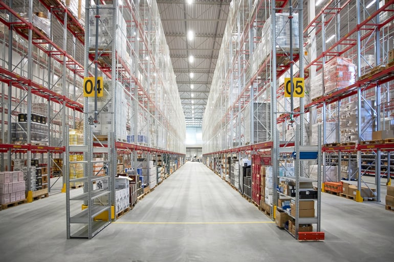 Pallet racking aisles in a warehouse