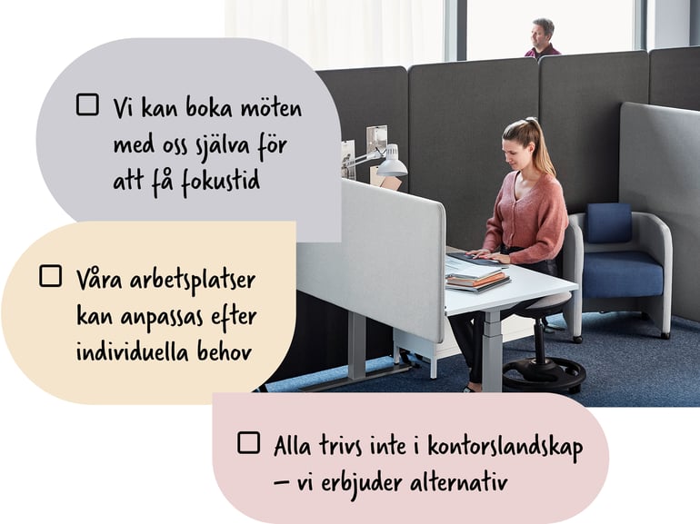 En kvinna som sitter vid ett skrivbord i en ljuddämpande kontorsmiljö