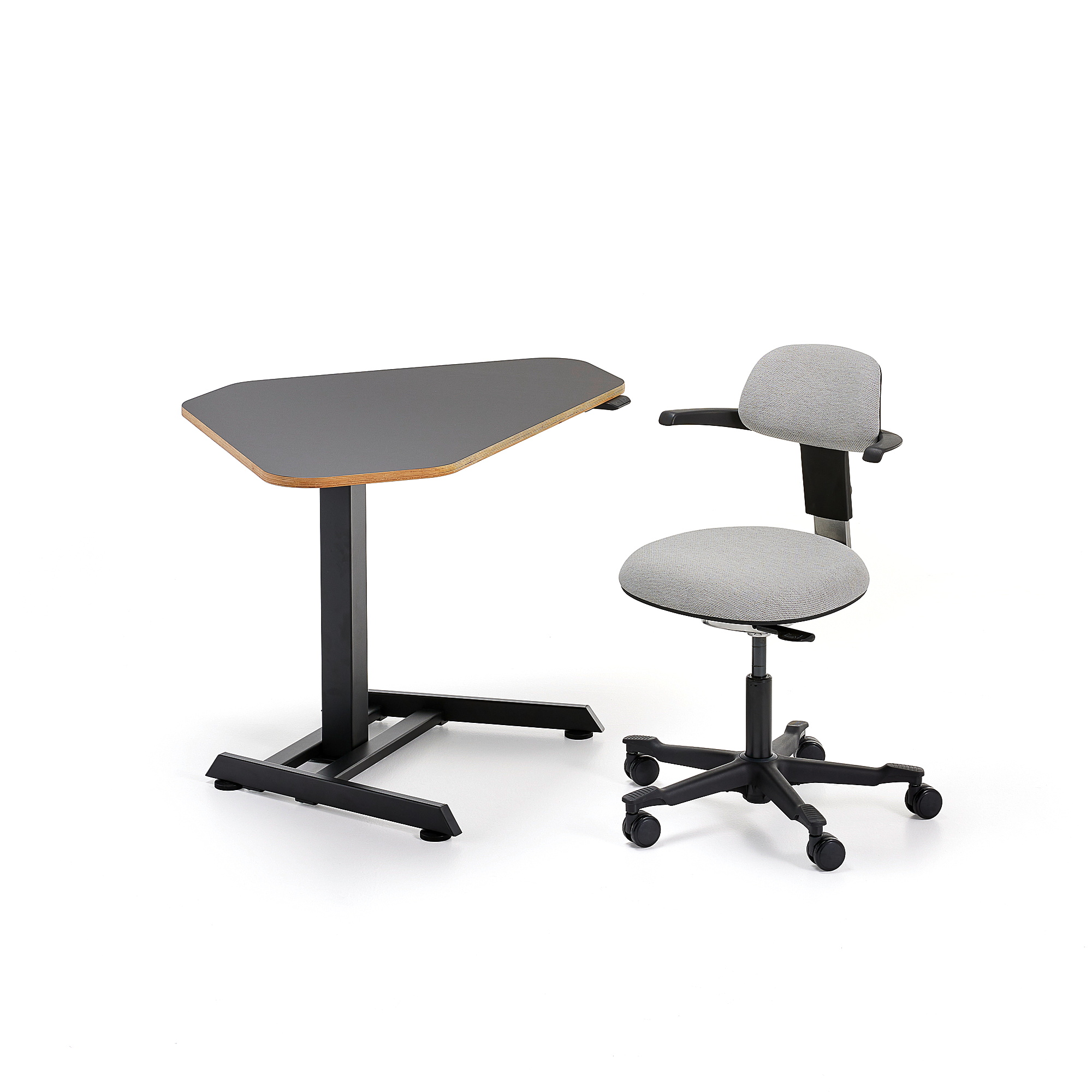 E-shop Zostava nábytku NOVUS + NEWBURY, 1 čierny nastaviteľný stôl, 1 kancelárska stolička