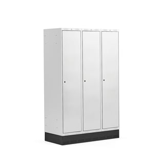 Clothes locker CLASSIC, skirting base, 3 modules, 1890x1200x550mm, grey