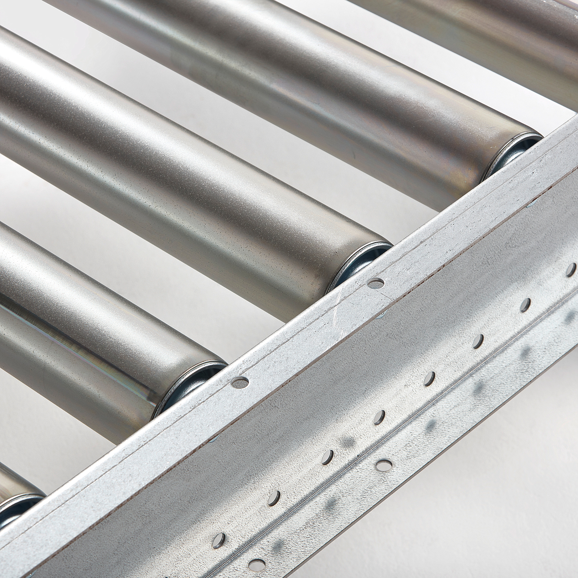 Metal conveyor clearance