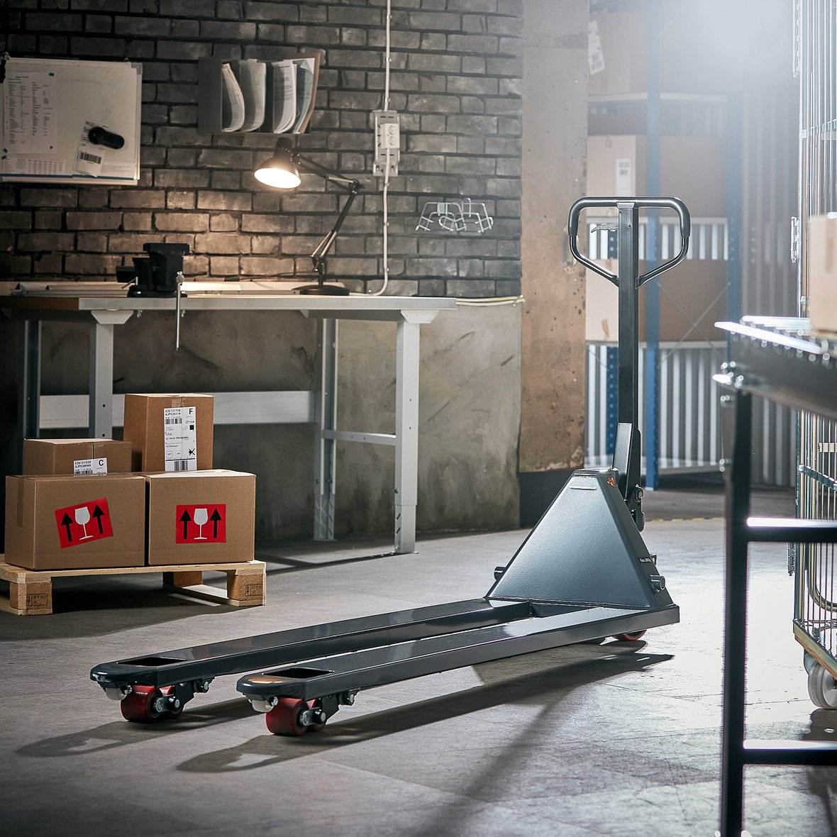 Quick lift pallet truck BOOST, 2000 kg, L 2000 mm, tandem, poly, grey