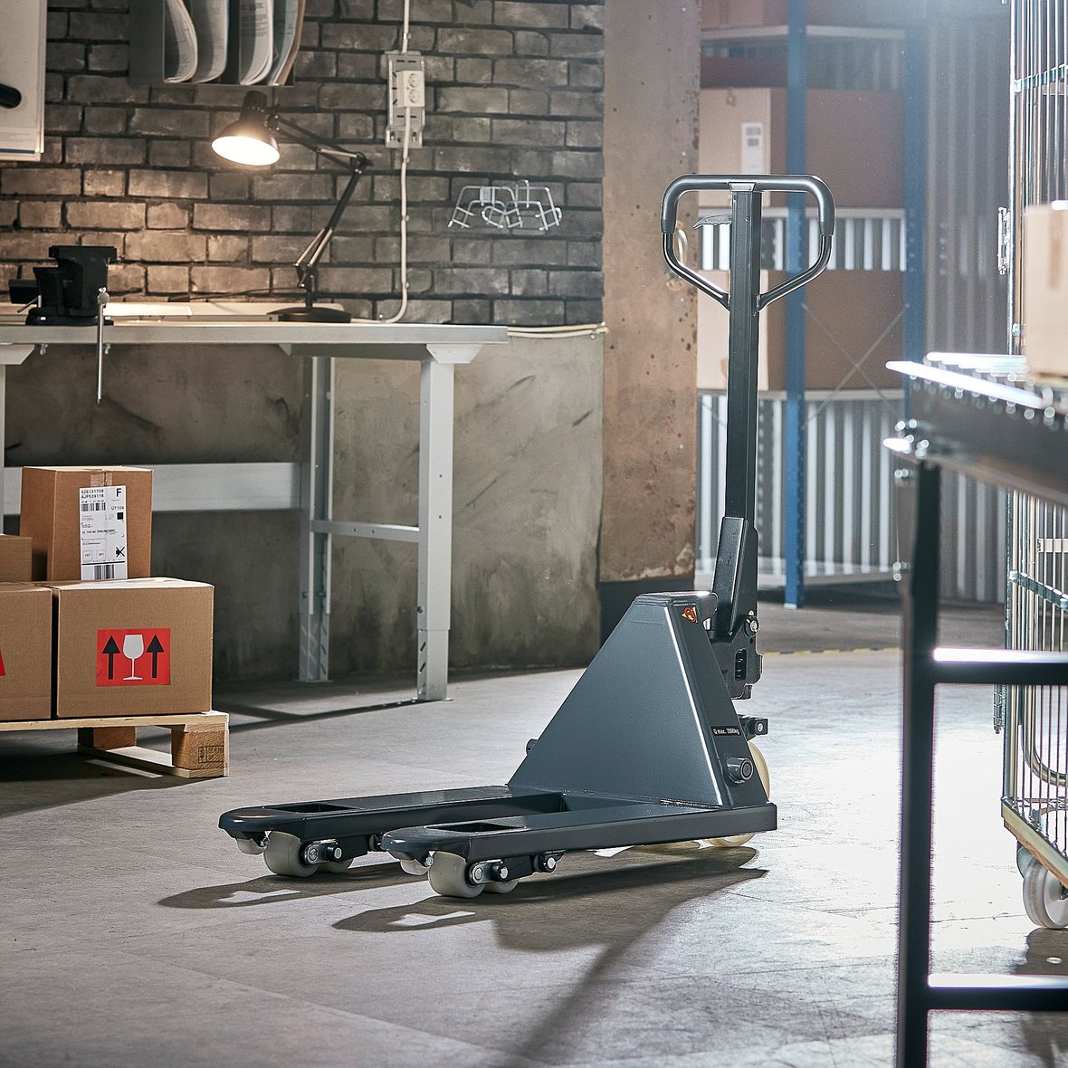 Quick lift pallet truck BOOST, 2500 kg, L 800 mm, tandem, nylon, grey