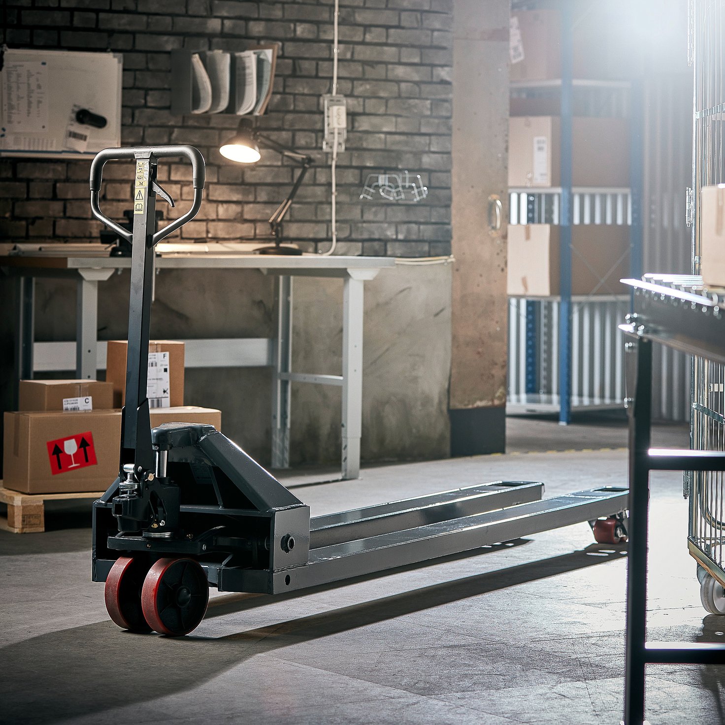 Quick lift pallet truck BOOST, 2000 kg, L 2500 mm, tandem, poly, grey