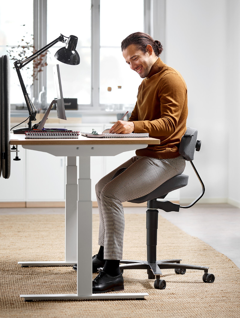 Guide: Alt du trenger å vite om valg av ergonomisk kontorstol | AJ Produkter