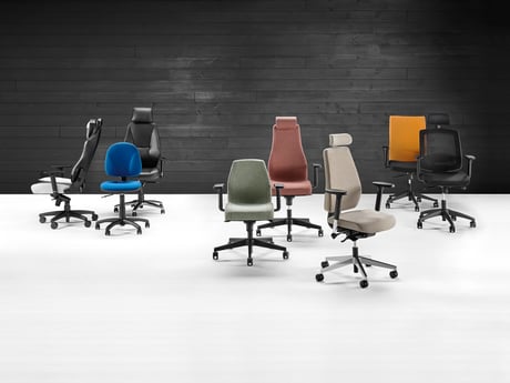 Ergonomiske kontorstoler i ulike farger og fasonger 