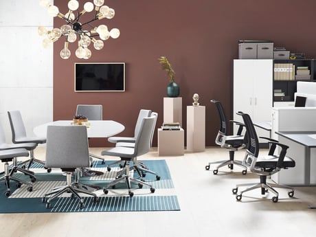 Klasikinis biuras – elegantiškas formos ir funkcionalumo derinys