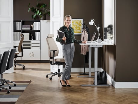 Don’t Ignore the Benefits of a Height Adjustable Desk 
